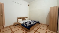 Hotel O KC Guest House