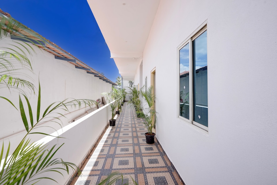 Hotel O B.N.R. INN, Chandapura Extension Bangalore, Bangalore