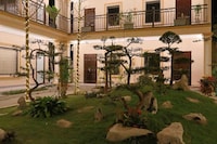 Collection O Sunset Garden Hoa Lu