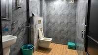 Spot on Hotel Sanaya