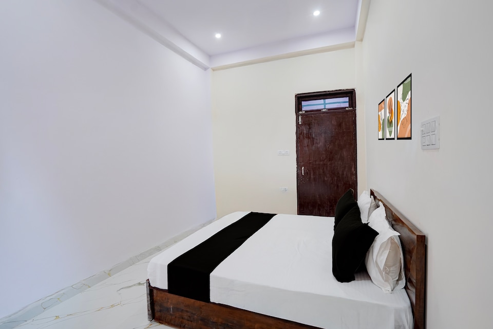 Hotel O MB Inn, Hazratganj Lucknow, Lucknow