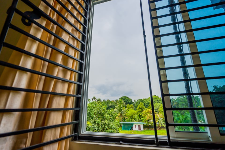 OYO 14865 Modern 2BHK, Angamaly Airport, Kochi