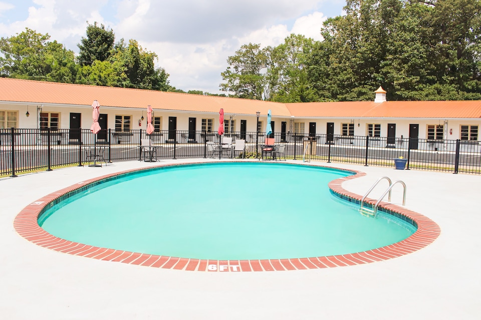 7 Gables Motel Burnside Near Somerset US 27, Burnside, KY, Burnside, KY