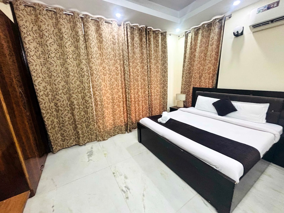 Hotel O Moonville 101 Metro, Noida City, Noida