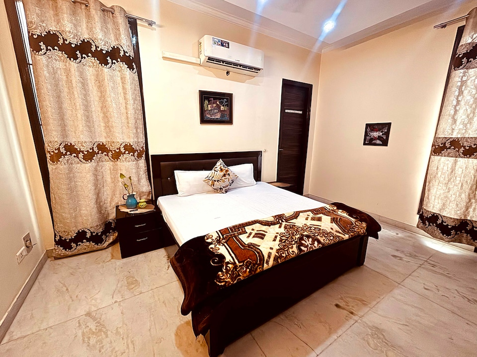 Hotel O Moonville 101 Metro, Noida City, Noida