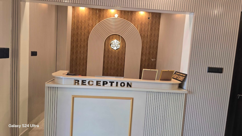 Hotel O The White Stone Place , Rambagh Allahabad, Prayagraj
