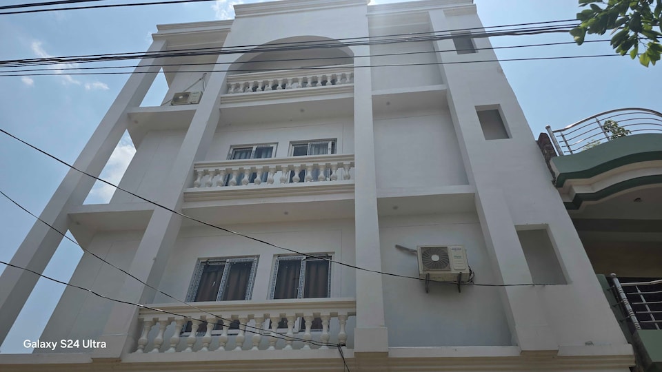 Hotel O The White Stone Place , Rambagh Allahabad, Prayagraj
