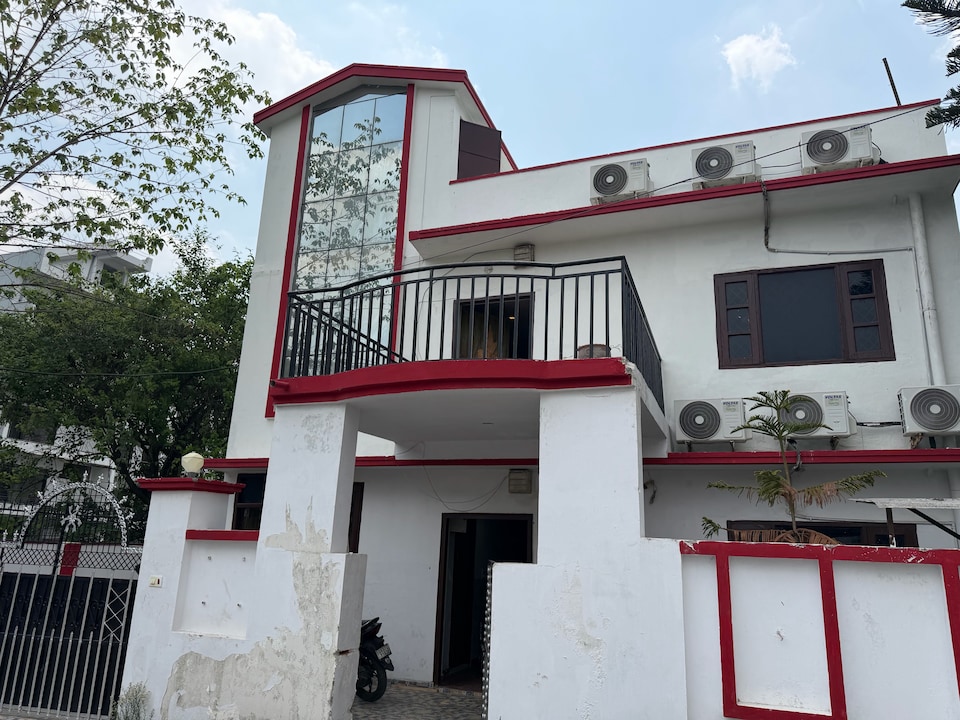Hotel O Royal Homestay , Dehradun ISBT, Dehradun