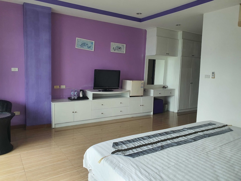 Sunday Sand Beach Pattaya , Na Jomtien Beach P1, Pattaya