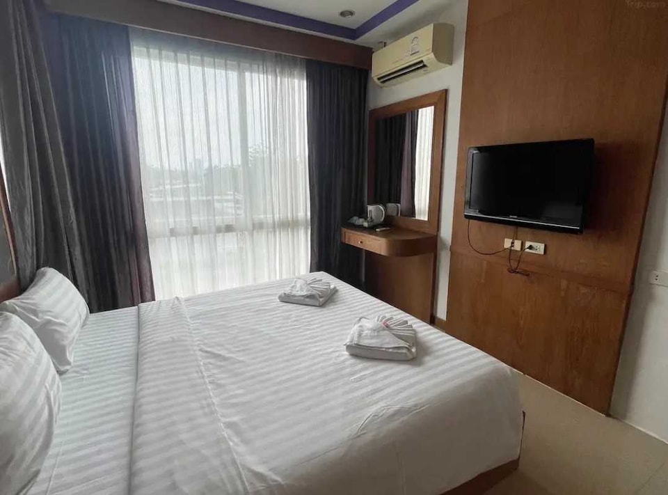 Sunday Sand Beach Pattaya , Na Jomtien Beach P1, Pattaya