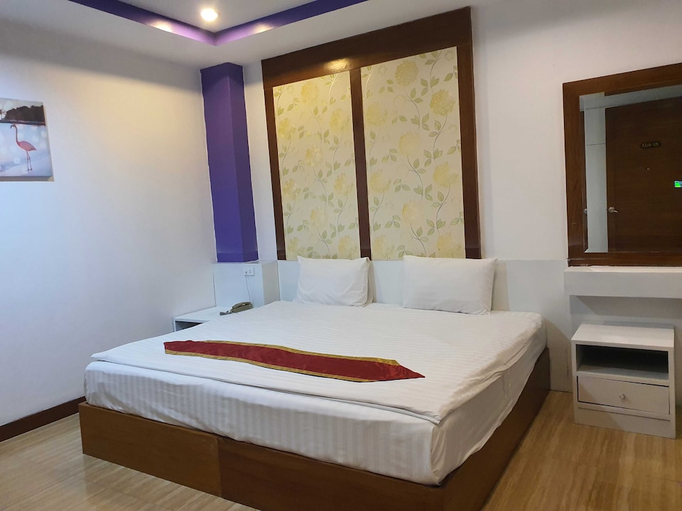 Sunday Sand Beach Pattaya , Na Jomtien Beach P1, Pattaya