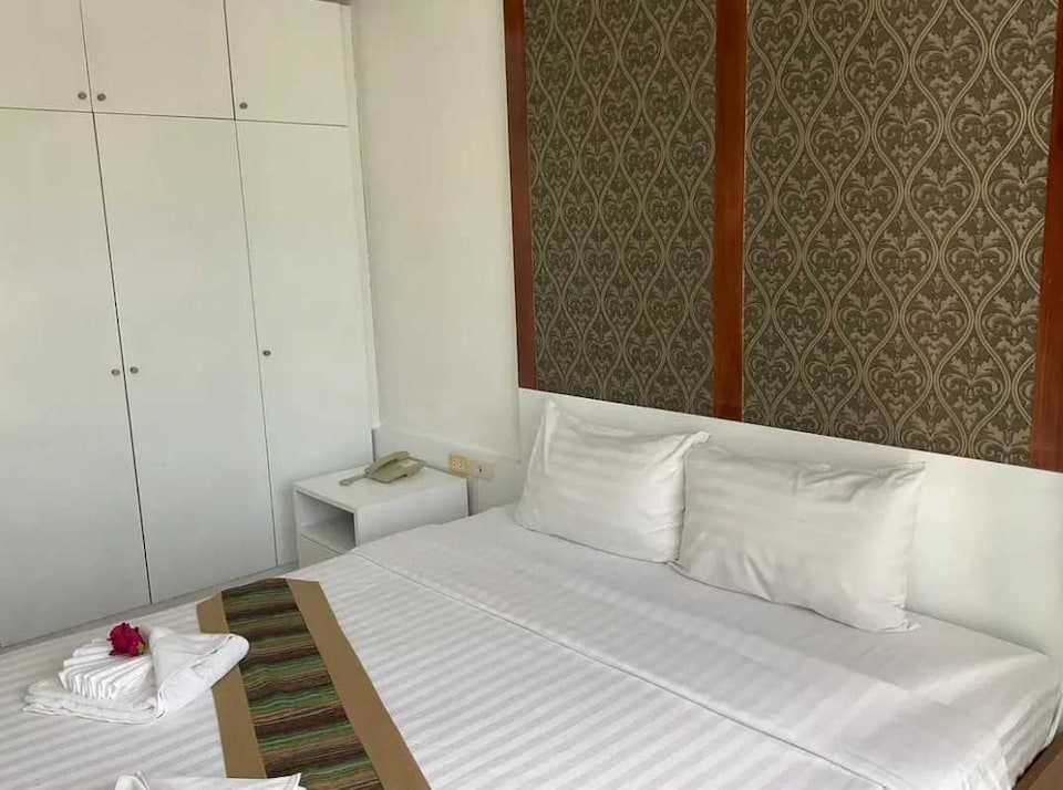 Sunday Sand Beach Pattaya , Na Jomtien Beach P1, Pattaya