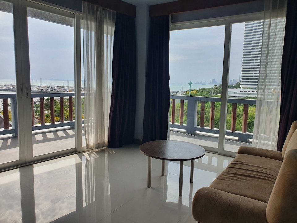 The Sand Beach Resort by DanCenter, Na Jomtien Beach P1, Pattaya