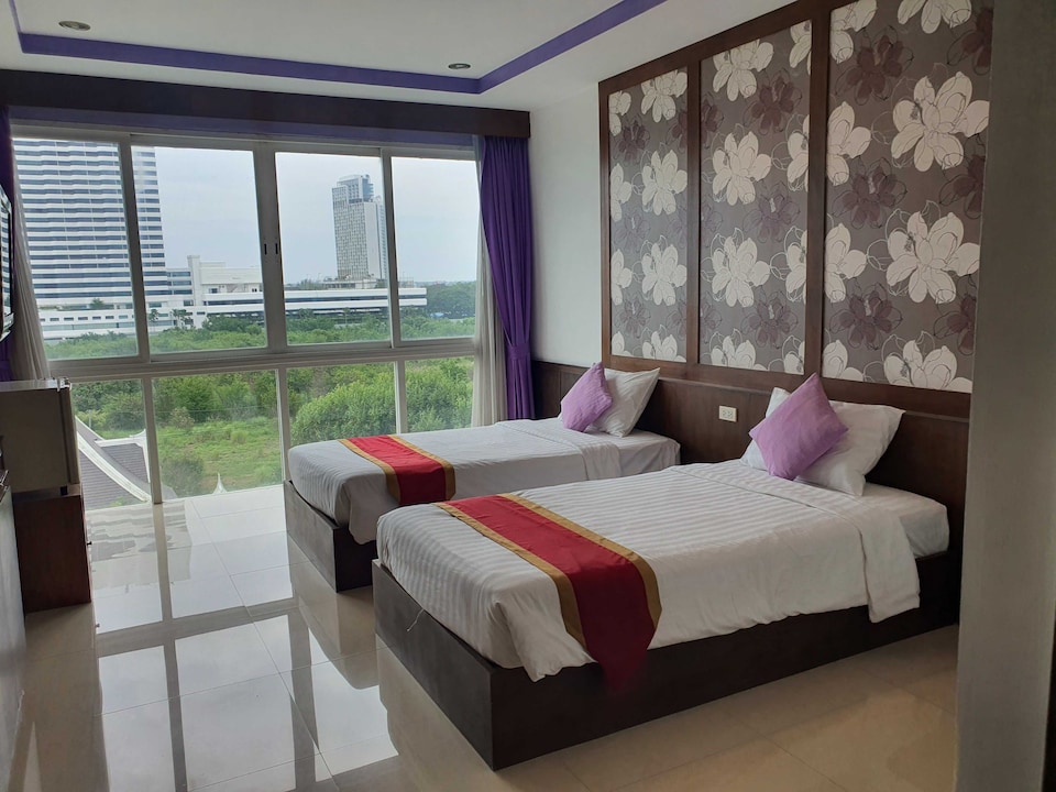 The Sand Beach Resort by DanCenter, Na Jomtien Beach P1, Pattaya