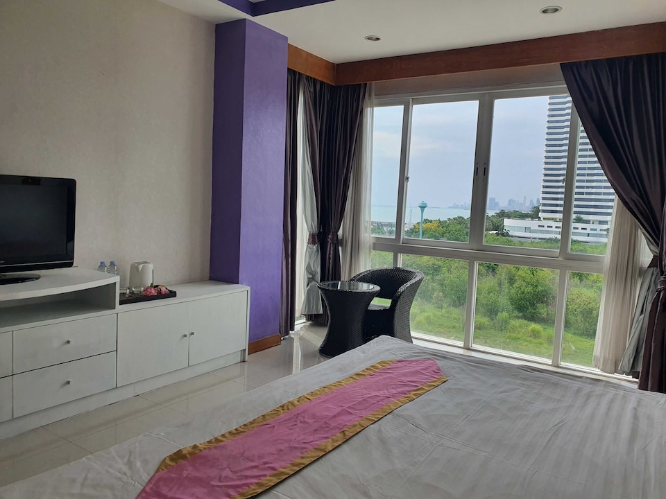 The Sand Beach Resort by DanCenter, Na Jomtien Beach P1, Pattaya