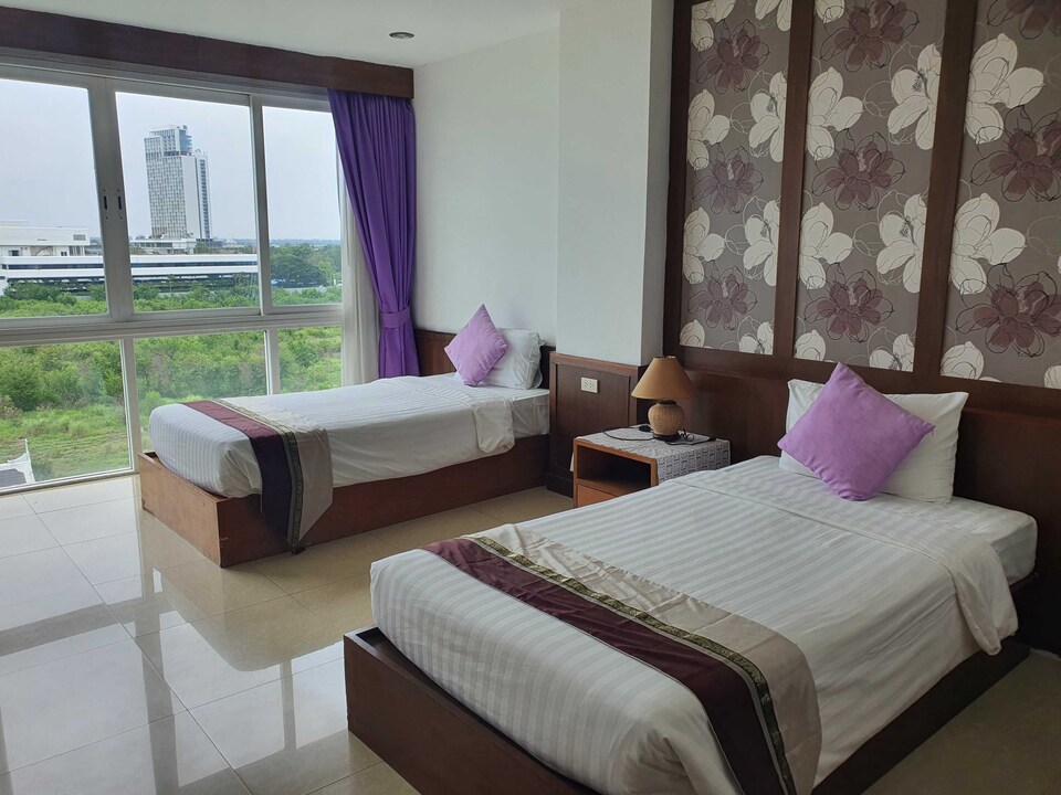 The Sand Beach Resort by DanCenter, Na Jomtien Beach P1, Pattaya