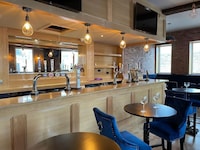 OYO The Royal Crest Hotel & Bar
