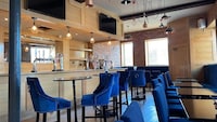 OYO The Royal Crest Hotel & Bar