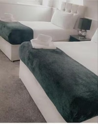 OYO The Royal Crest Hotel & Bar