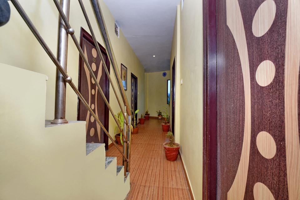 OYO 14888 Aanvi Palace, Cantt, Varanasi