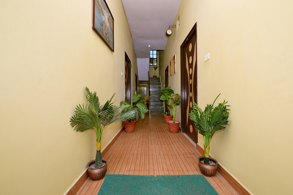 OYO 14888 Aanvi Palace, Cantt, Varanasi