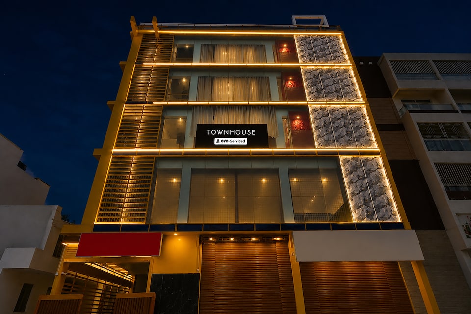 Townhouse Mantri Square Metro Station Formerly Magestic, Majestic Bangalore, Bangalore