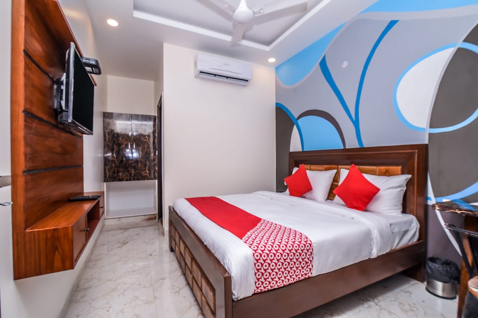 OYO City Galaxy Inn Near Leisure Valley Park, HUDA CENTRE 1, Gurgaon