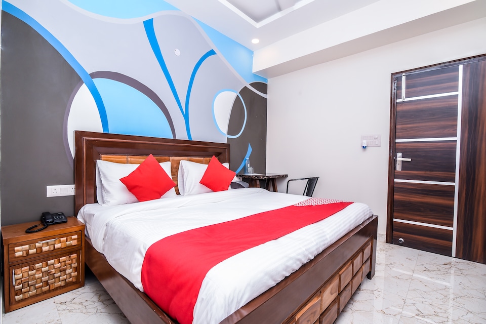 OYO City Galaxy Inn Near Leisure Valley Park, HUDA CENTRE 1, Gurgaon