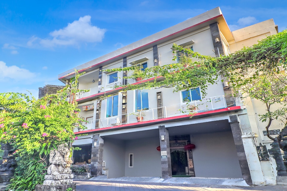 Townhouse Oak Su's Cottage near Legian Beach, Legian, Bali