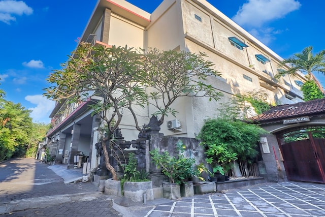 Townhouse Oak Su's Cottage near Legian Beach