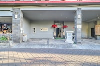 Townhouse Oak Su's Cottage near Legian Beach