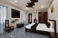 Super Collection O Vedayapalem Railway Station Formerly Grand Luxury Rooms