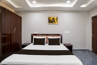 Super Collection O Vedayapalem Railway Station Formerly Grand Luxury Rooms