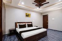 Super Collection O Vedayapalem Railway Station Formerly Grand Luxury Rooms