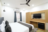 Collection O Vedayapalem Railway Station Formerly Grand Luxury Rooms