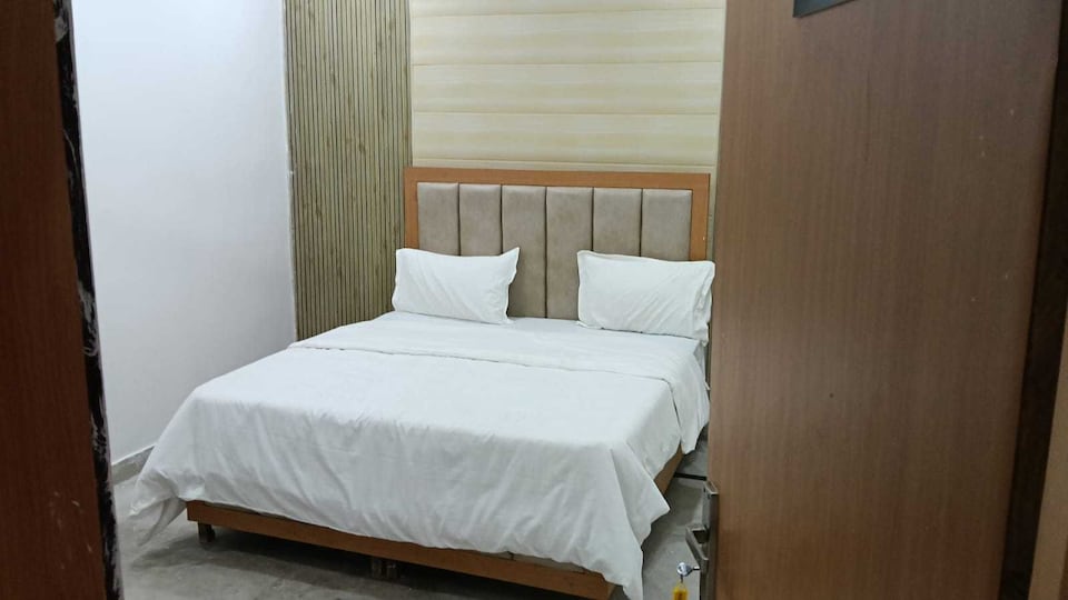 POP 84560D Hotel The Signature Stay Guest House , North Delhi, दिल्ली