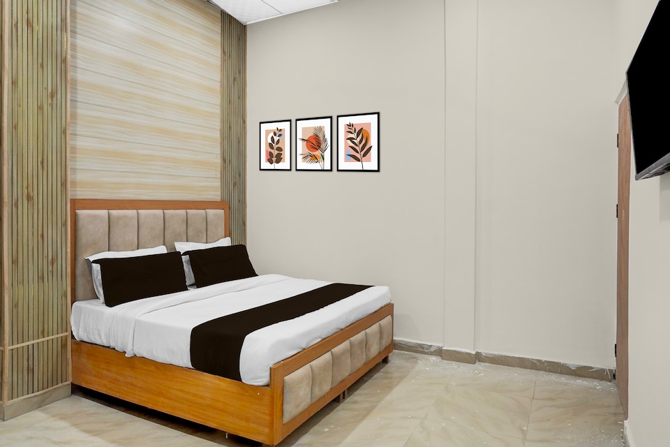 Hotel O The Signature Stay Guest House , North Delhi, Delhi