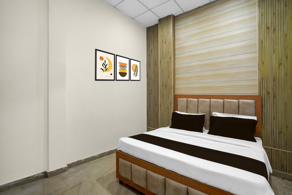 Hotel O The Signature Stay Guest House , North Delhi, Delhi