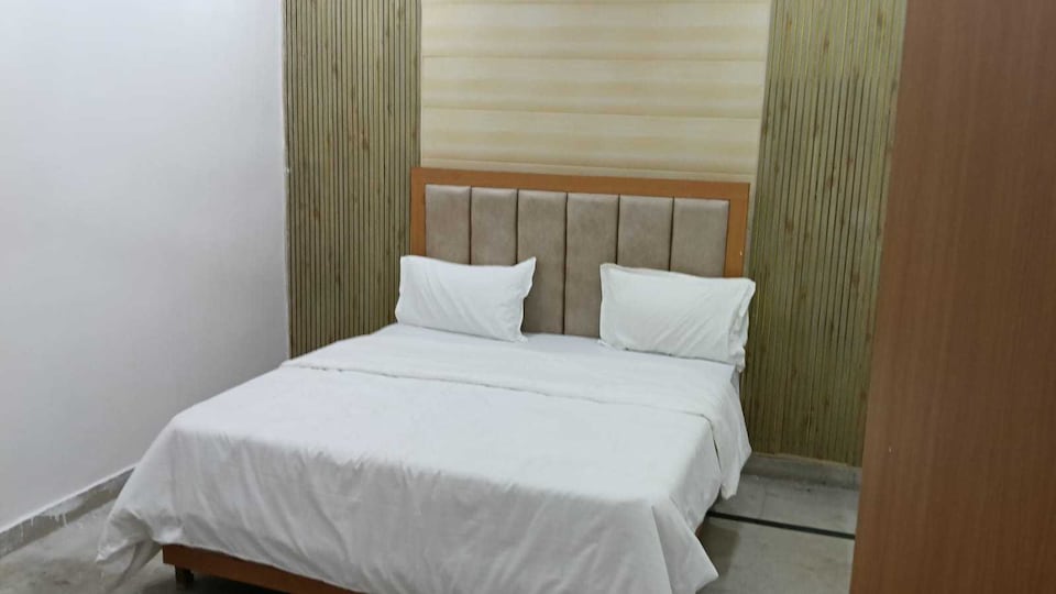 POP 84560D Hotel The Signature Stay Guest House , North Delhi, दिल्ली