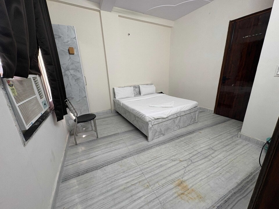 POP 84560D Hotel The Signature Stay Guest House , North Delhi, दिल्ली
