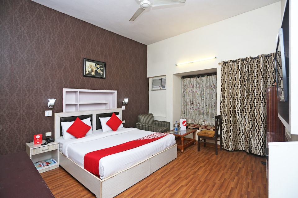 OYO 14908 Chirag Residency, AIIMS Delhi, Delhi