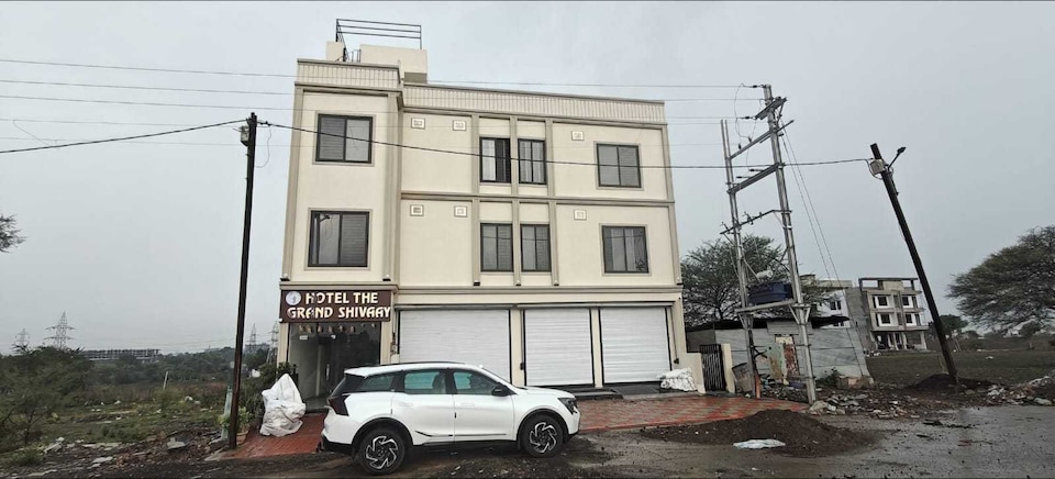  Hotel O Grand Shivay , Rajender Nagar, Indore