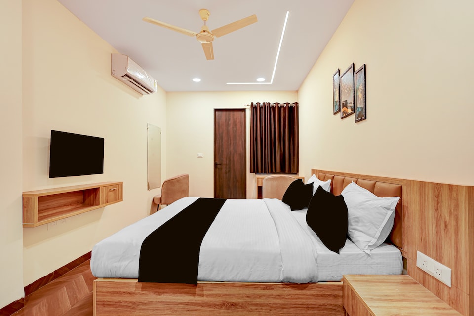  Hotel O Grand Shivay , Rajender Nagar, Indore