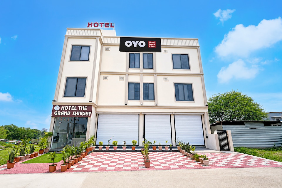  Hotel O Grand Shivay , Rajender Nagar, Indore