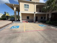 Scottish Inns & Suites Bay City, TX
