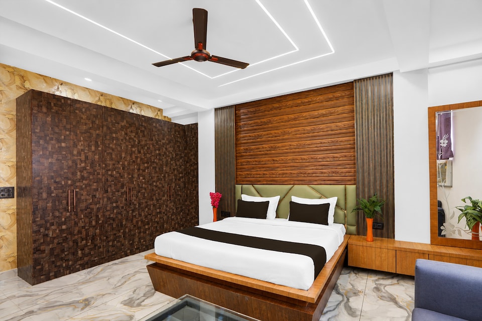 Super Townhouse Khajuri Khas Metro Station, Anand Vihar Delhi, Delhi