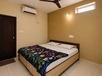 Royal Blue Hotel
