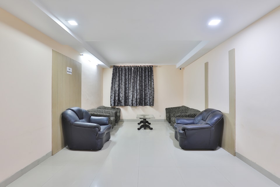 OYO 14942 Hotel Maple Leaf, Infocity Gandhinagar, Gandhinagar