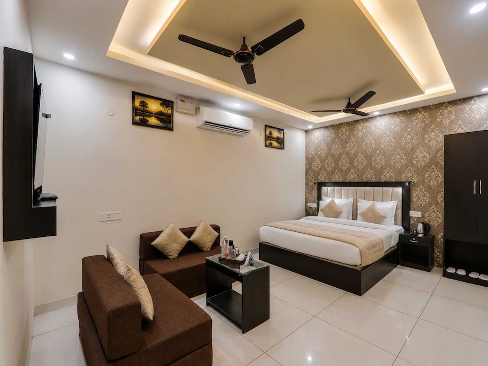 Hotel O Centrum, Golghar, Gorakhpur