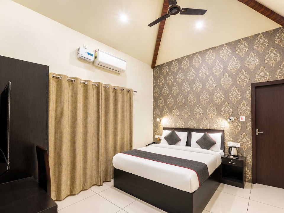 Hotel O Centrum, Golghar, Gorakhpur